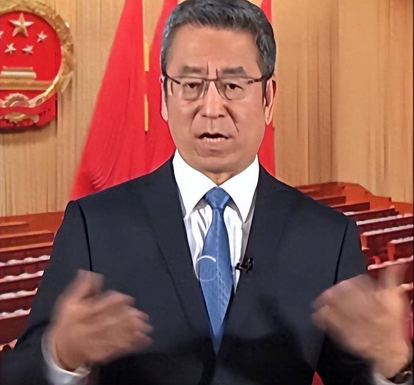 200元养老金难撑体面晚年:白岩松两会发声,直言农民养老金太低-图片1