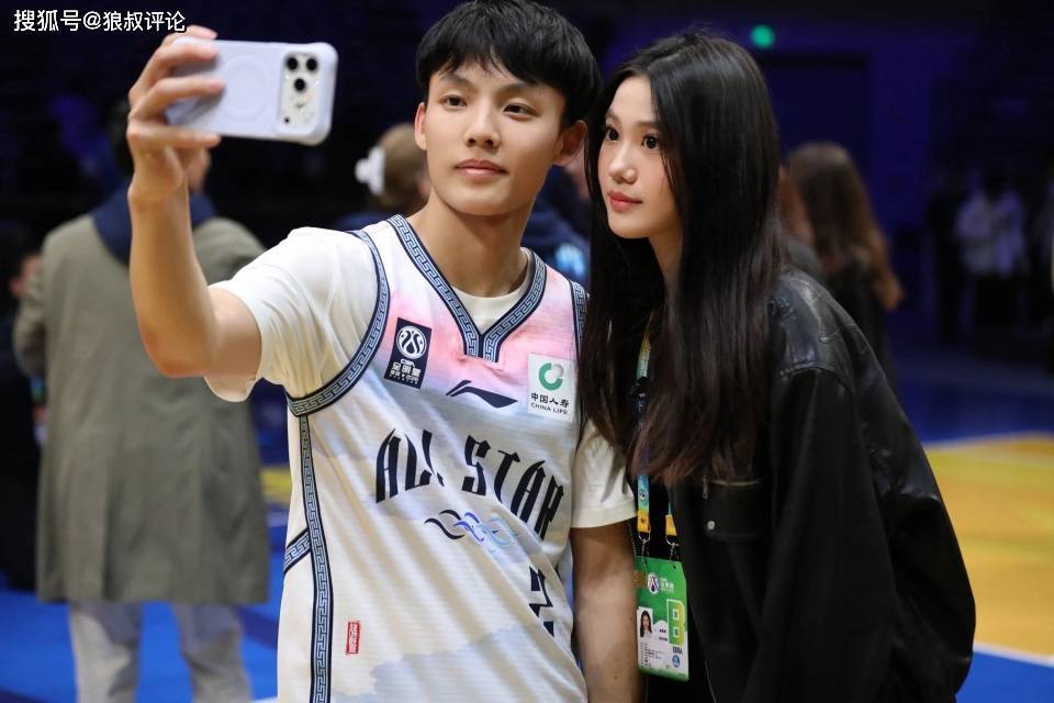 官宣恋情至今0分绯闻！徐杰正牌女友晒CBA全明星周末合照引关注