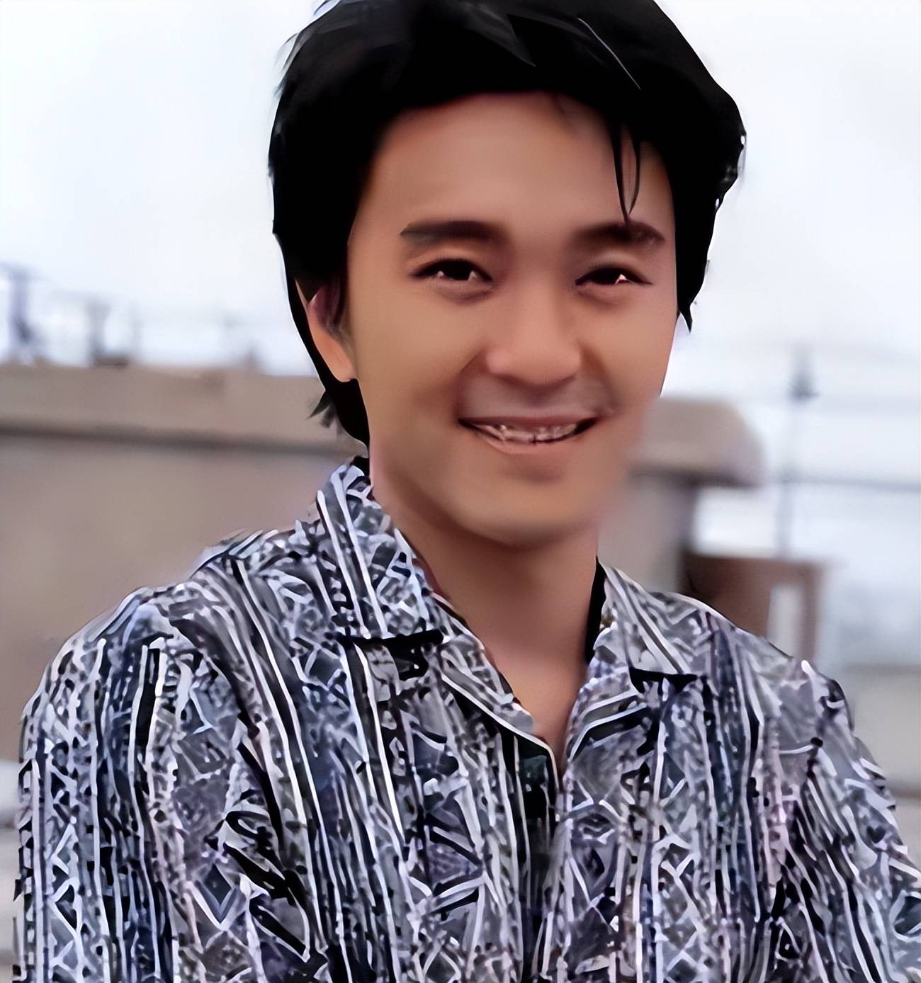 钱再多有啥用?64岁"终身不娶"的周星驰,却把一个女人藏心里34年