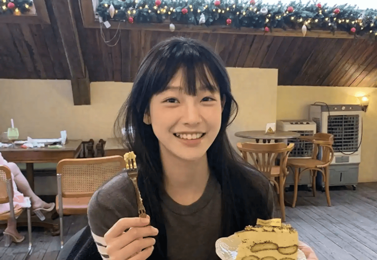 官宣恋情？郭艾伦约会被拍，美女曝光，小10岁，广东人，古灵精怪