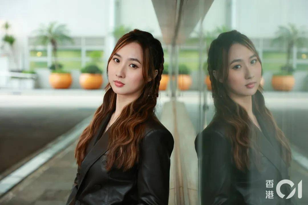 鍾柔美坦言很喜歡自己的工作，也明白在演藝圈發展必然有所犧牲，目前會以事業和學業為重。（葉志明 攝）