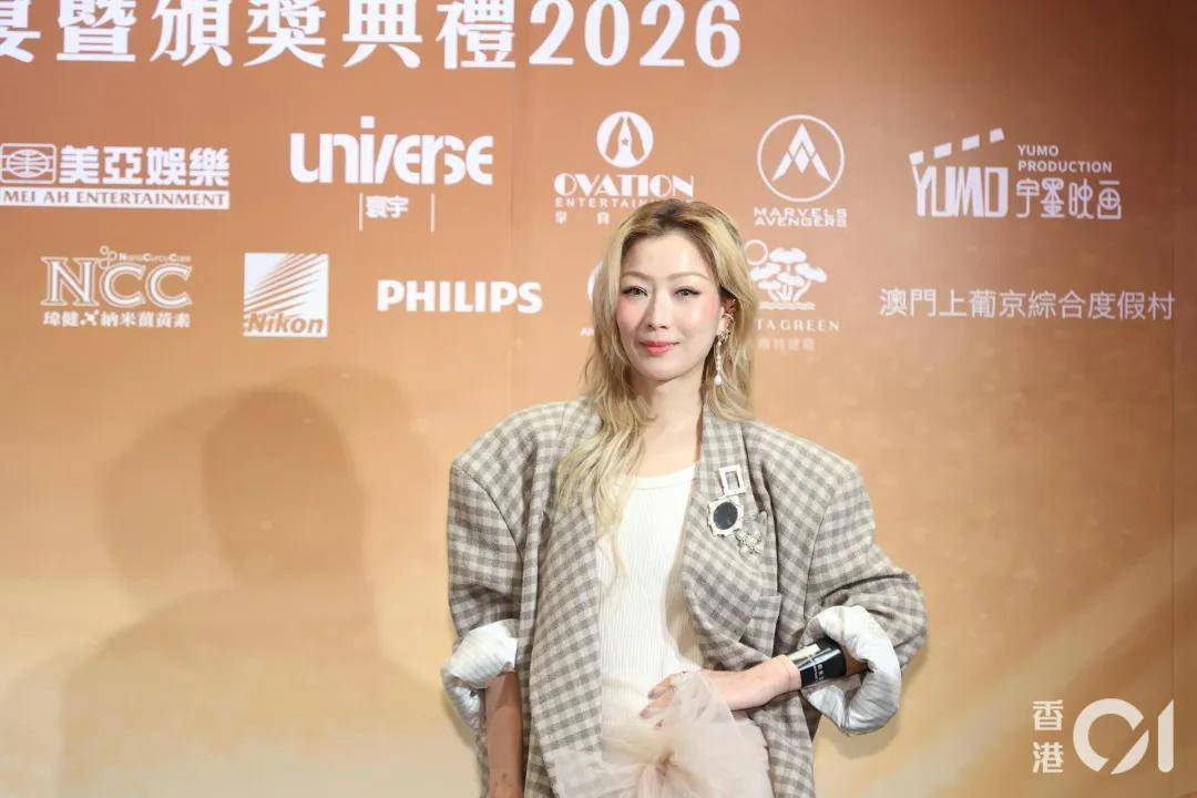 鄭秀文日前出席香港電影編劇家協會春茗暨頒獎禮,狀態極好。(葉志明 攝)