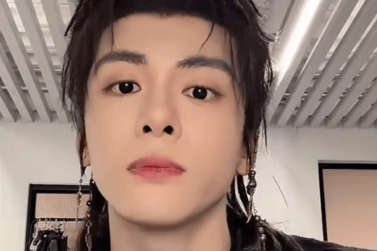 曾舜晞直播聊AI冲击影视业：时代进步下的必然，坚守个人魅力