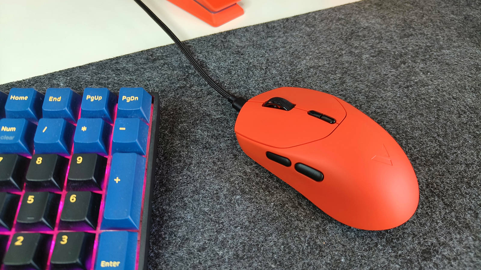 电竞鼠标界的性能怪兽组合：雷柏VT1+P5 PLUS焰影橙上手体验