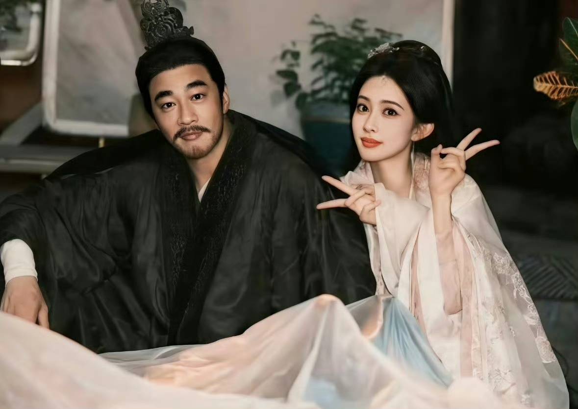 “粉底液将军”引争议，何润东15年前霸王形象翻红涨粉百万！