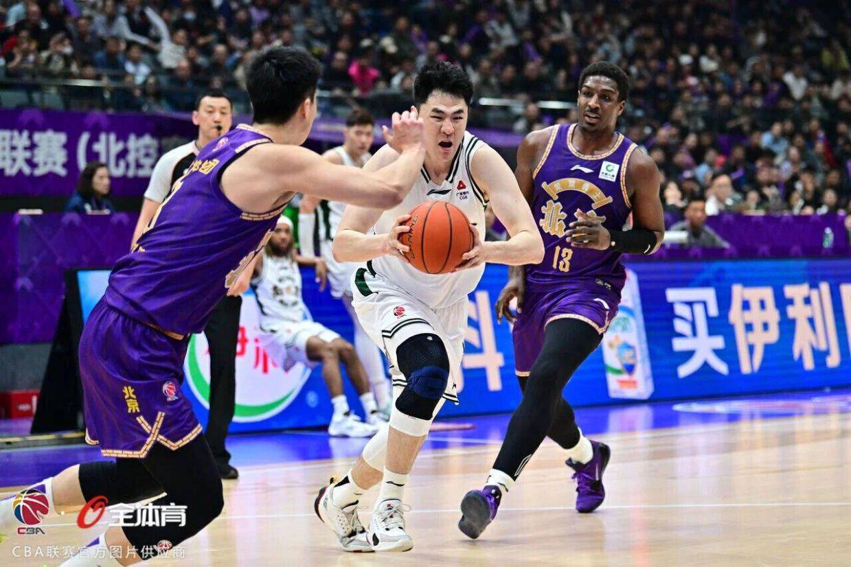 CBA积分榜，南京赢了，郭昊文尴尬，山东取注克里斯，赵继伟14中1