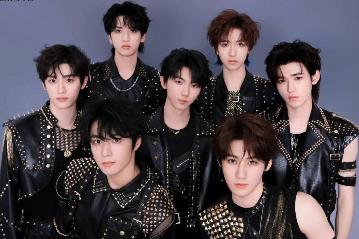 时代峰峻辟谣网传聊天记录！严浩翔被指未涉足商K场所