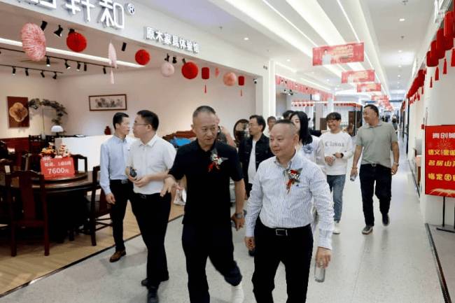 深圳市室内装饰行业协会十周年庆典启动仪式 暨第四届第一次理事会圆满落幕(图18) 深圳市室内装饰行业协会十周年庆典启动仪式 暨第四届第一次理事会圆满落幕(图18)