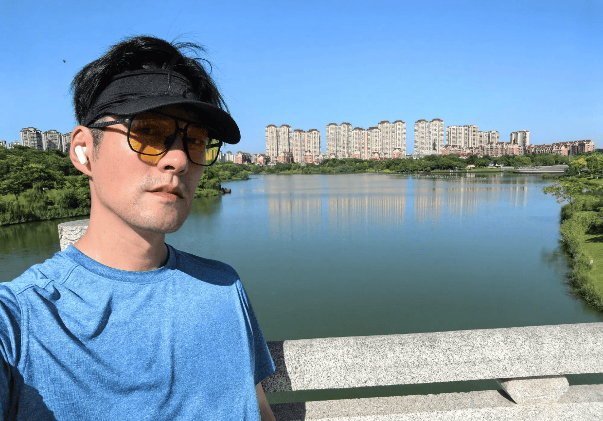 严屹宽播客谈《逐玉》争议 激励张凌赫直面质疑勇攀高峰