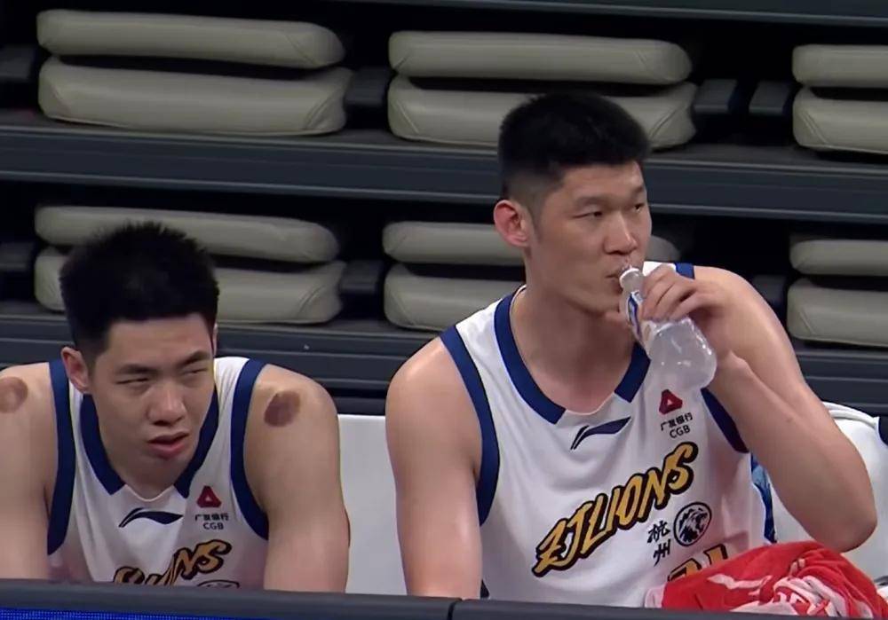 诡异！广厦为何对深圳不设防？胡金秋为何只打14分钟？球迷：留力战广东