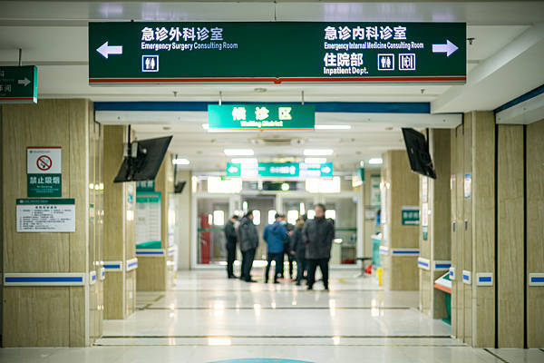突然解聘全体职工 民营医院得学会告别医保依赖