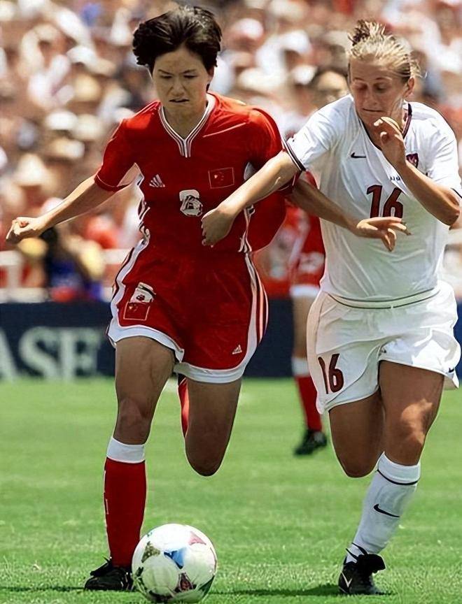 她是广东人的骄傲，曾夺世界杯亚军，嫁军人老公，如今身份不一般