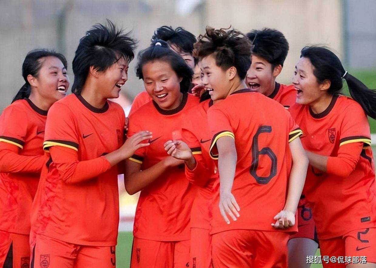 3轮7分！就在今天，中国女足不败杀进决赛，遭争议红牌，日本争冠