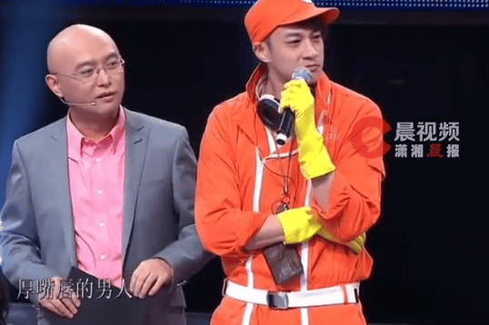 何润东16年前《非诚勿扰》征婚，7盏灯灭引尴尬，幽默回应厚嘴唇质疑