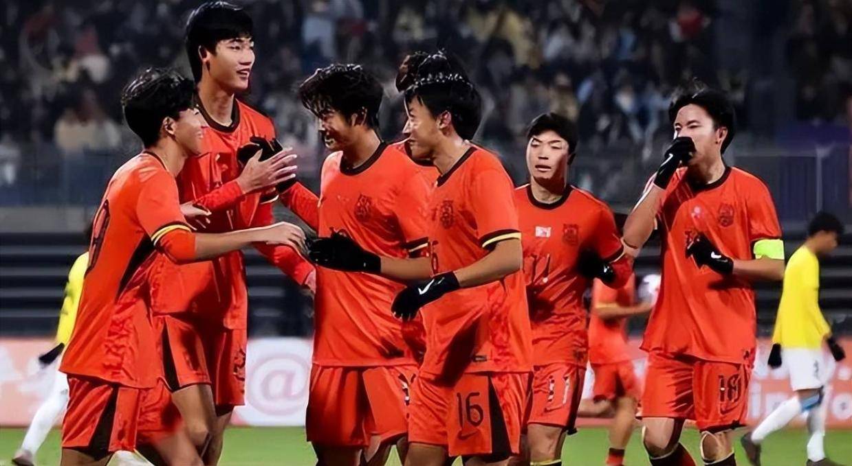 2场独造6球！16岁留洋新星用天赋赢得外国队友尊重，国足未来核心浮现