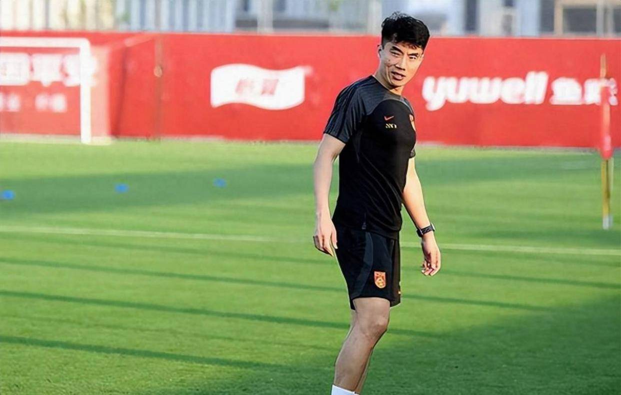 郑智执教生涯第一次遇到惨案客场大败引人思考是否会想起当年在亚冠的辉煌时刻