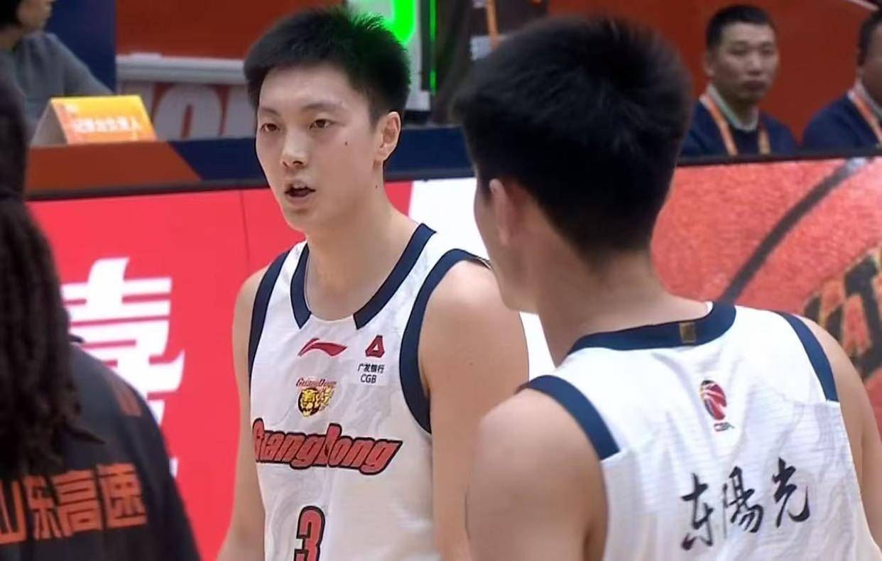 暴跌至积分榜第6！广东最强大腿接近报销，杜锋失去争冠底牌！