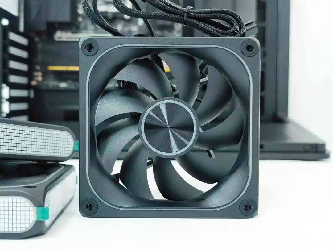 还好没盲目买,爱国者星璨辰Air实测:颜值散热双在线桌面小钢炮