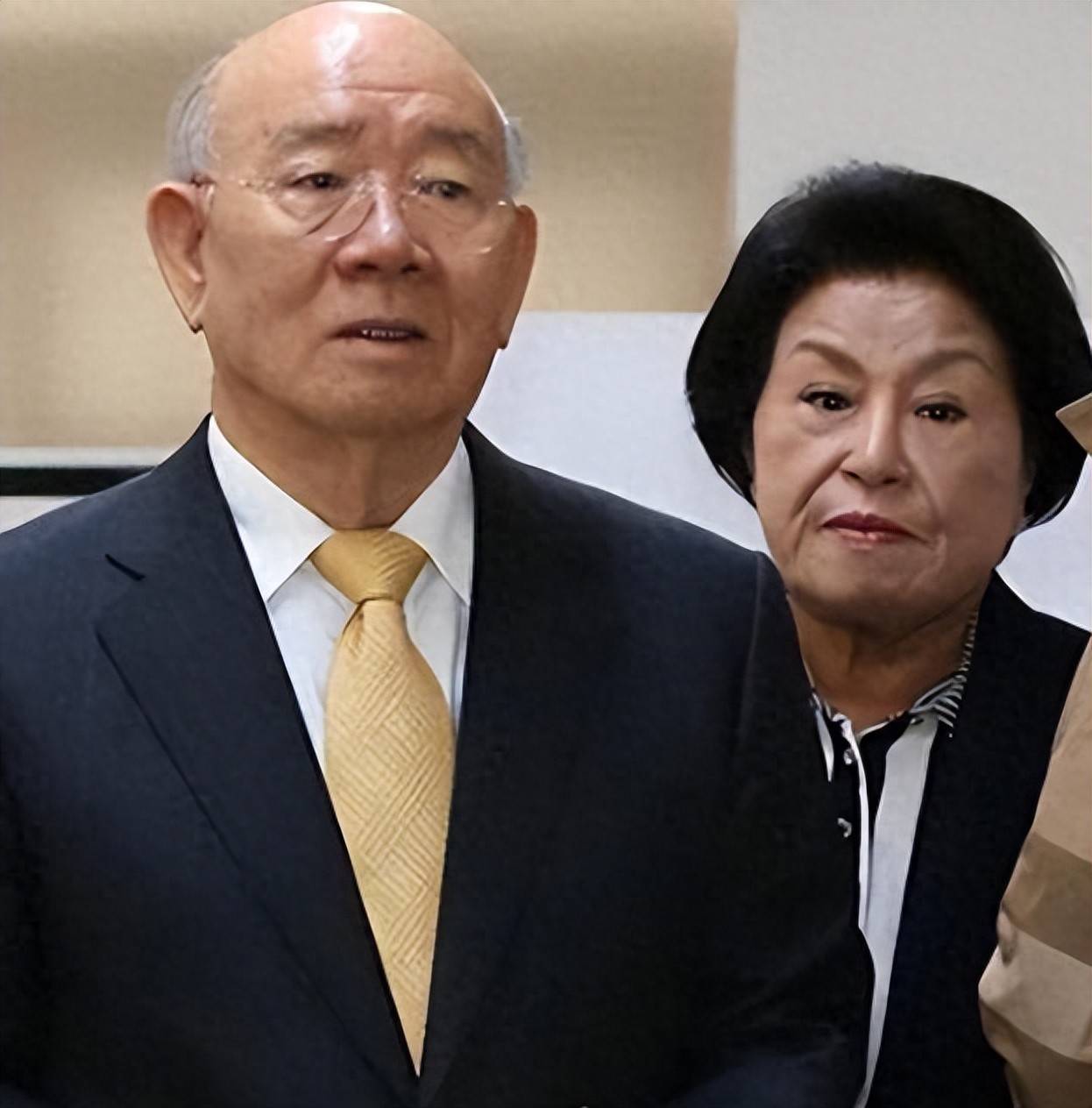 韩国唯一被判死刑总统贪污2200亿杀人如麻强推情色电影