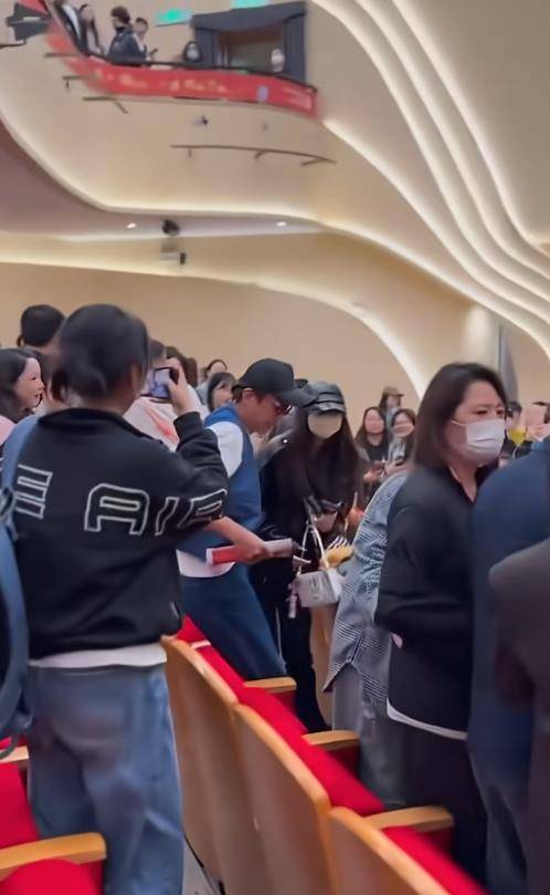 Angelababy邓超去看陈赫话剧插图2