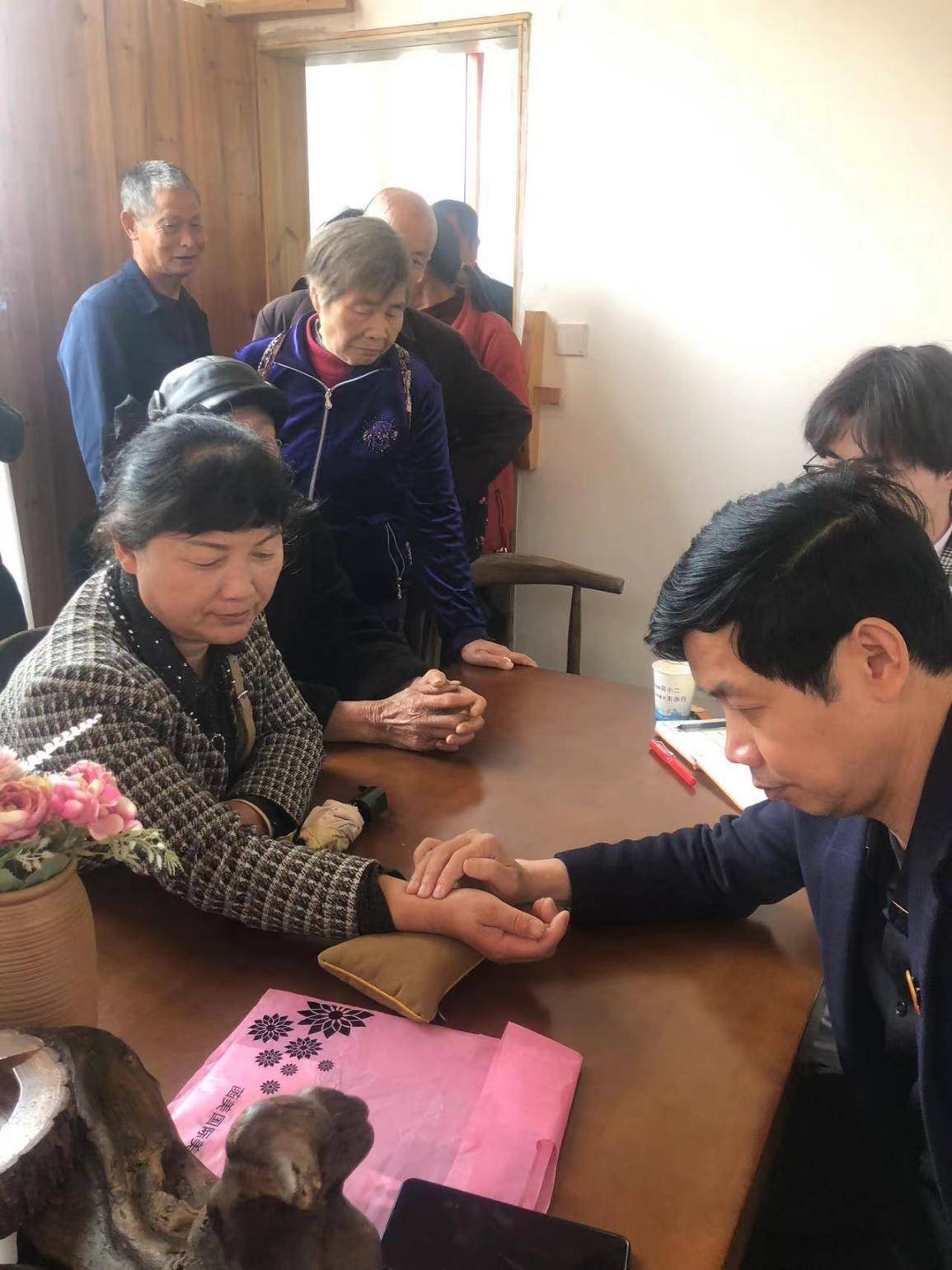 名医下乡送健康 黄石阳新易杏堂中医团队走进江南陌上花康养基地开展惠民义诊(图4)