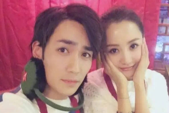 杨蓉12年如一日为朱一龙庆生：朱老师生日快乐，六时顺遂