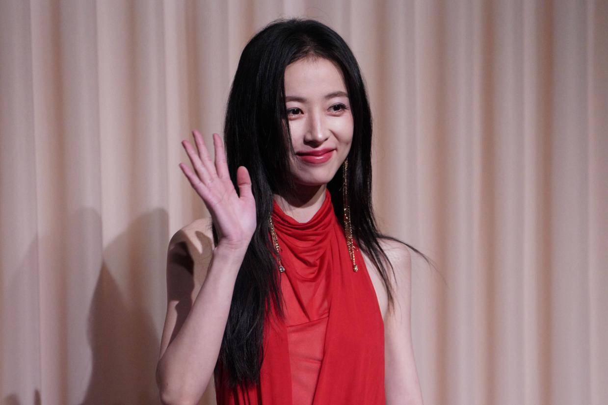 周雨彤郭采洁向涵之时尚亮相 屈楚萧痞帅造型引关注