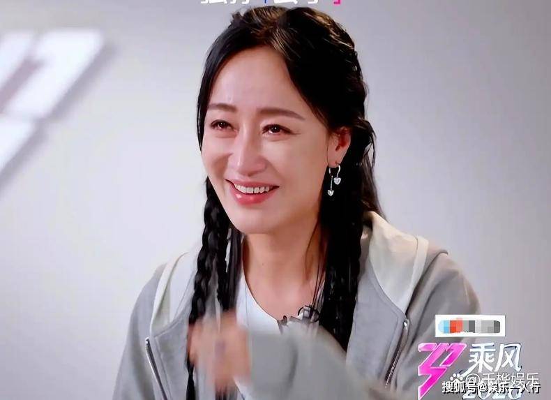 浪姐赵子琪淘汰后续，直播暗示录制憋屈，发了一条微博。七个字，一个感叹号封面图