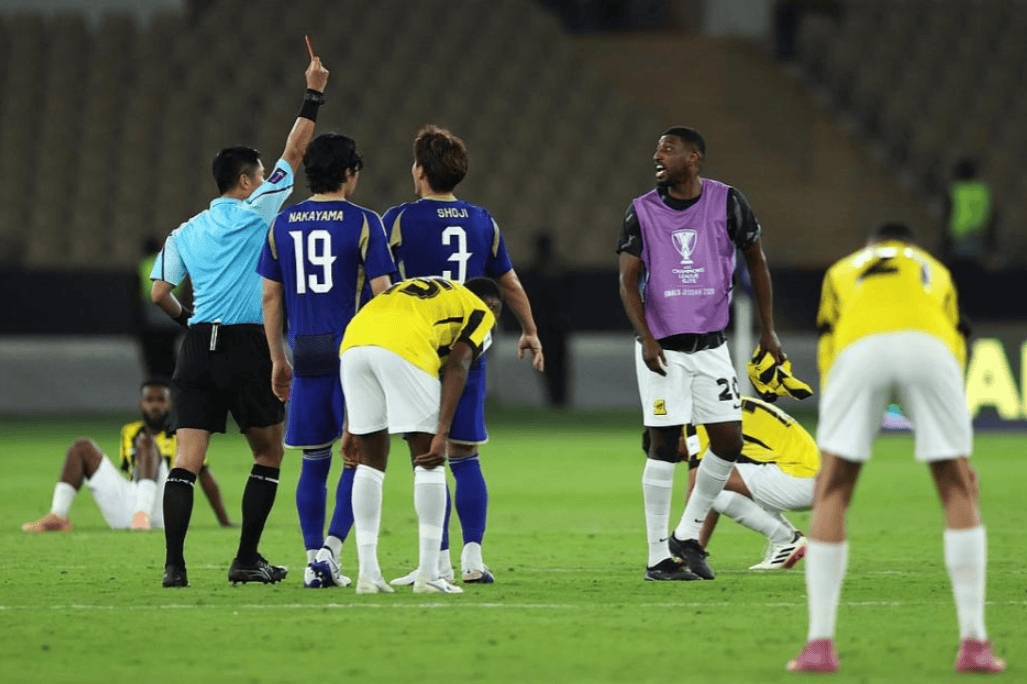 韩媒：颜面尽失！马宁是中国足球的巨大耻辱 他不配执法世界杯