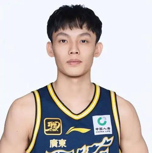 广东男篮遭遇肠胃炎困扰，徐杰送医治疗状态低迷，杜锋也曾受影响