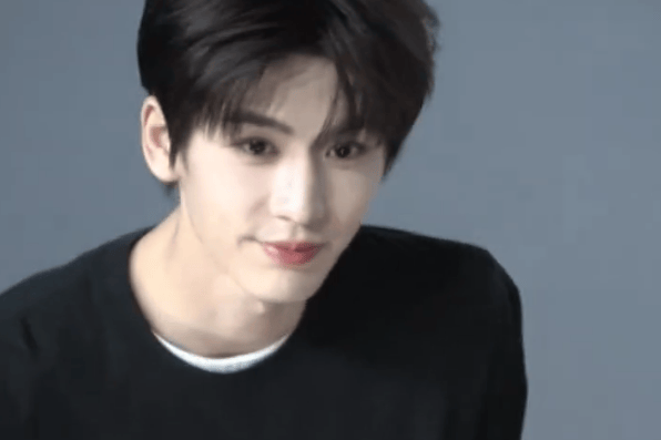 张凌赫获野生救援公益大使称号 幽默自夸摄影作品皆为“神图”