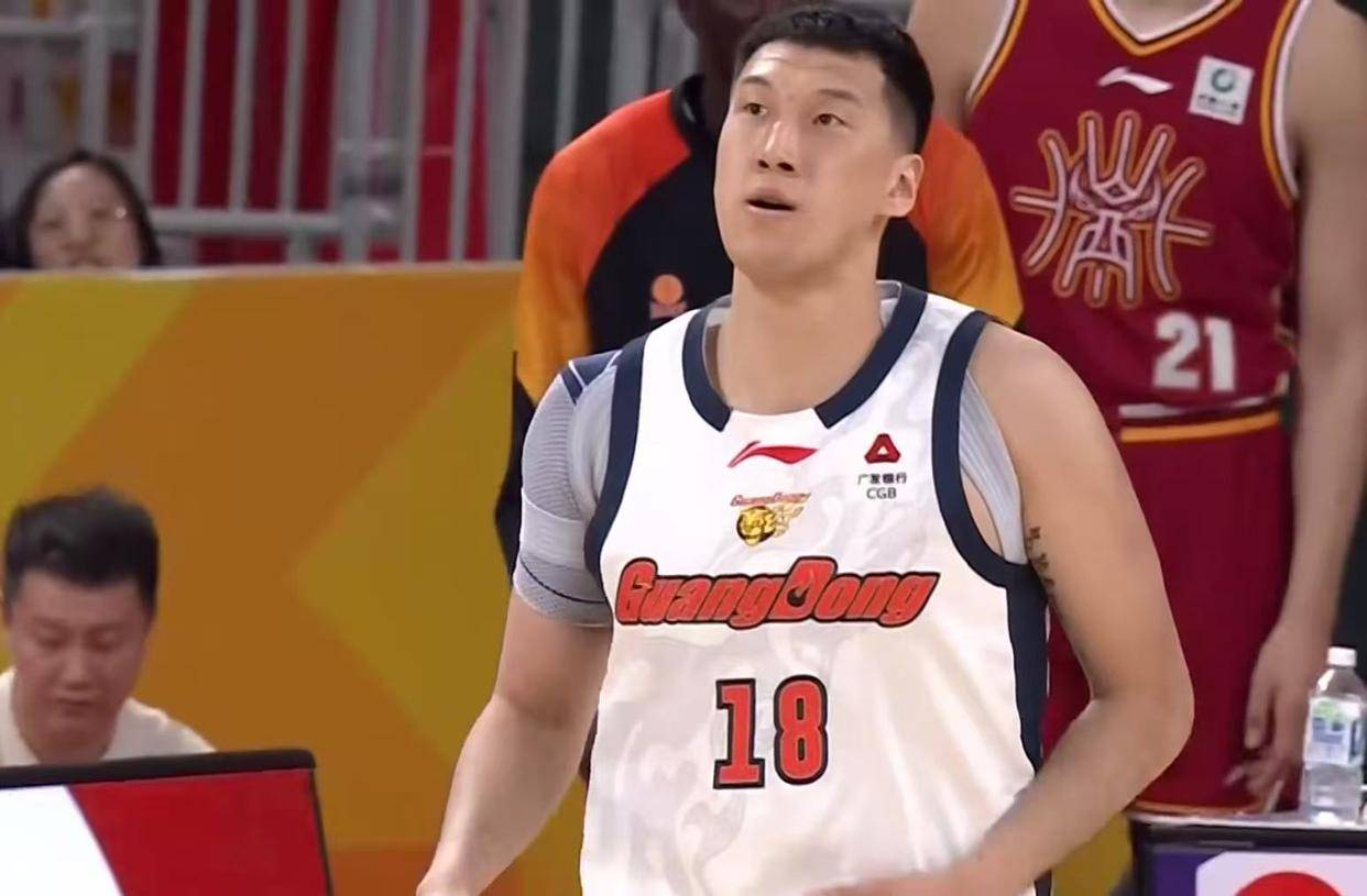 广东本赛季首位离队外援？CBA第一大杀器或被弃用，杜锋确认换人