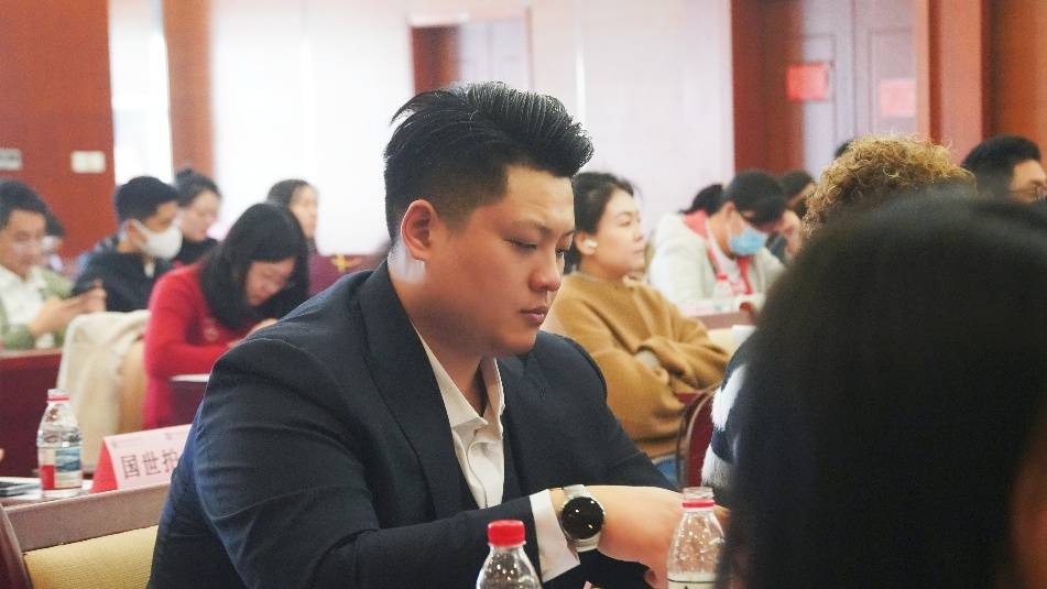 华夏国际拍卖收获先进单位、先进工作者，双奖加冕助力行业发展