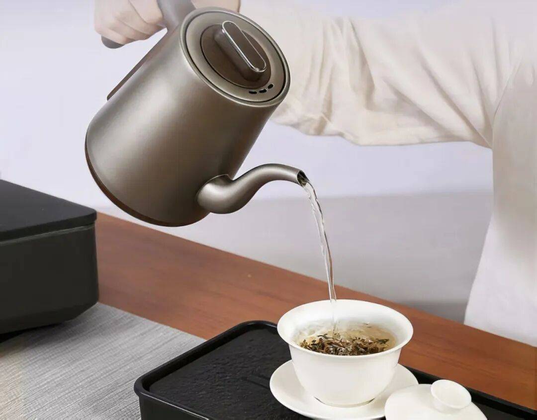 告别茶壶与公道杯的繁琐：罗格首创“沏茶器”，重新定义一人饮