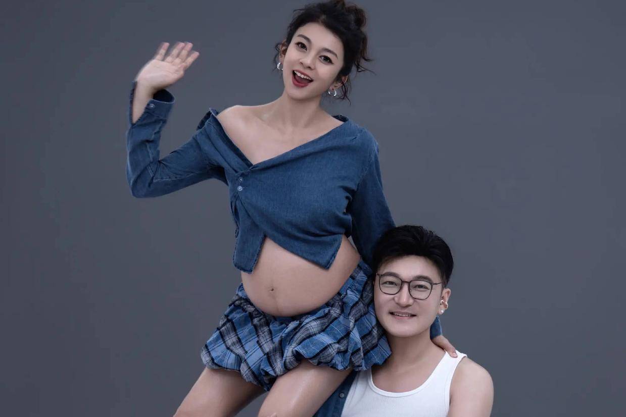 谈莉娜曝老公克服晕血晕针恐惧陪产：或亲自操刀剪脐带