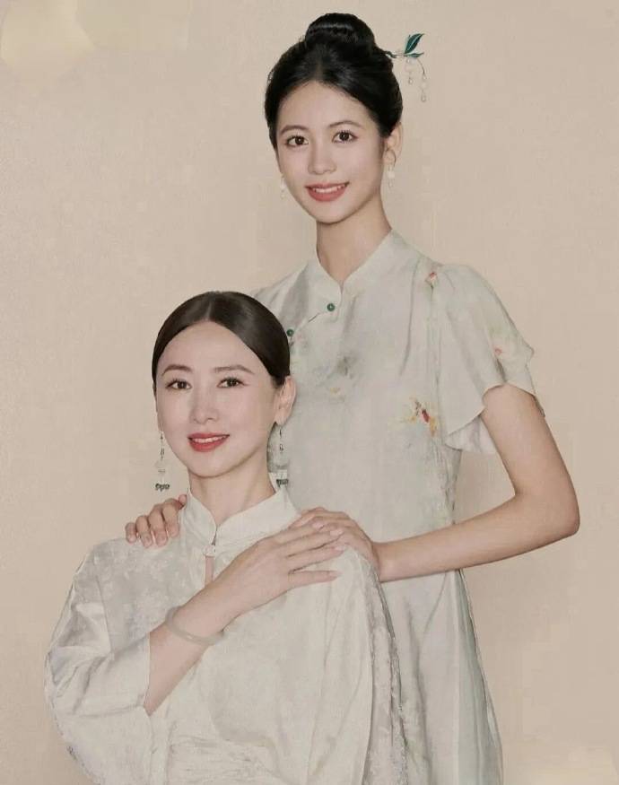 翁虹谈女儿获封“最美星二代”：幸运与福气并存，学业为重