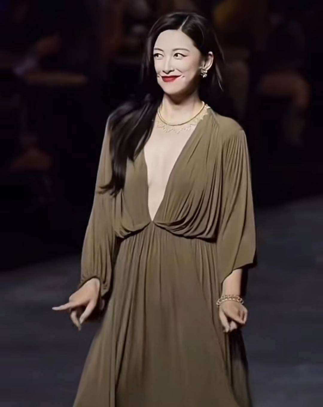 从法拉利总裁女友到清华教师妻子朱珠用5年证明好婚姻从不看钱