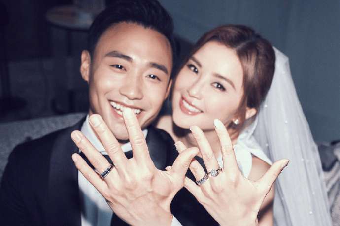 阿Sa蔡卓妍甜蜜官宣结婚：往后余生请多关照，感恩祝福声声