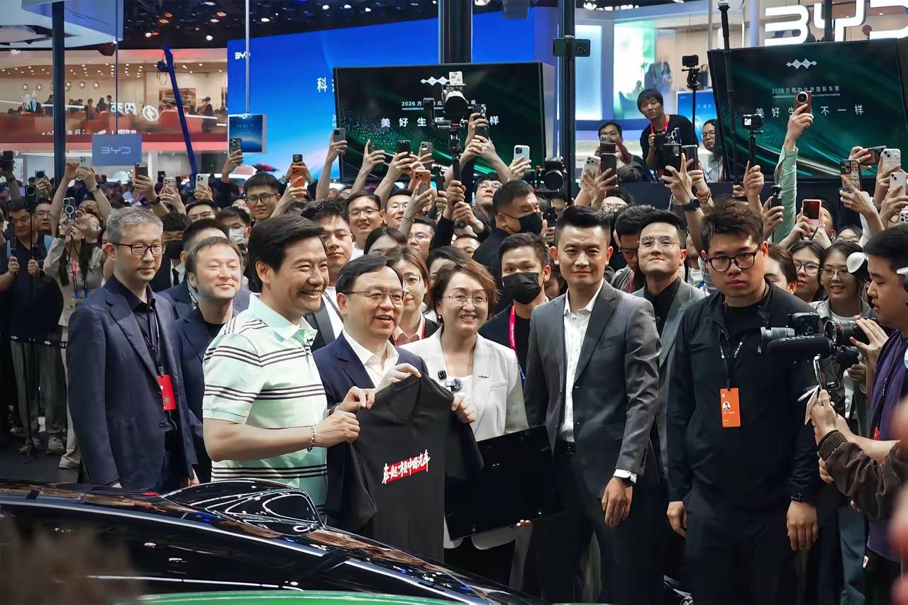 北京车展最大赢家诞生！比亚迪包场E3馆，老外疯狂打卡，雷军李想都来了