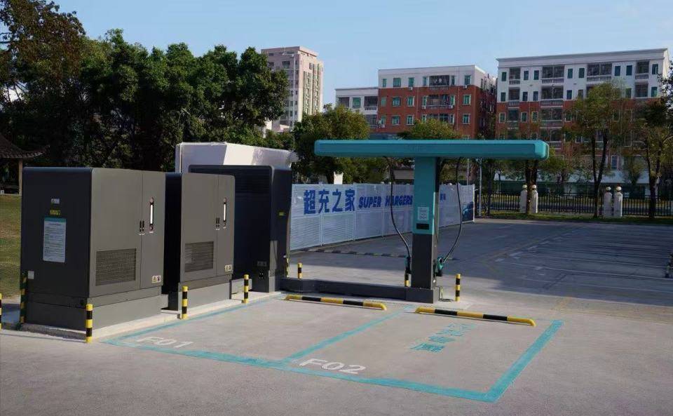 2026北京车展现场直击：比亚迪这次玩的有点大！把闪充站搬进了展馆！