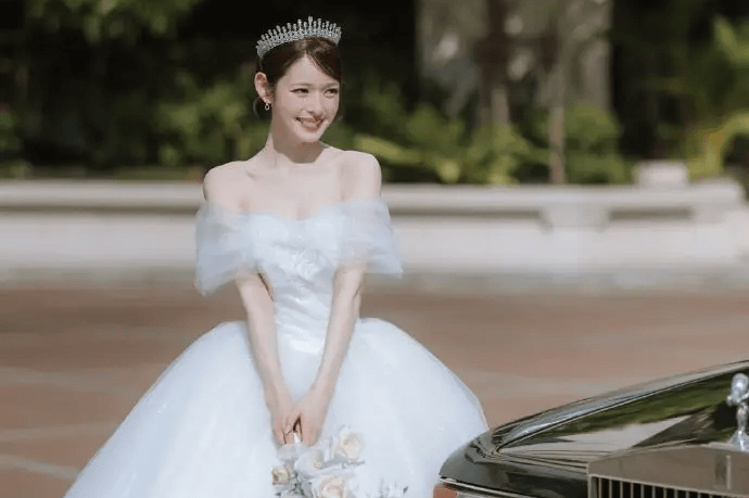 《一吻定情》女主矢作穗香5月1日宣布结婚，婚纱照甜美幸福