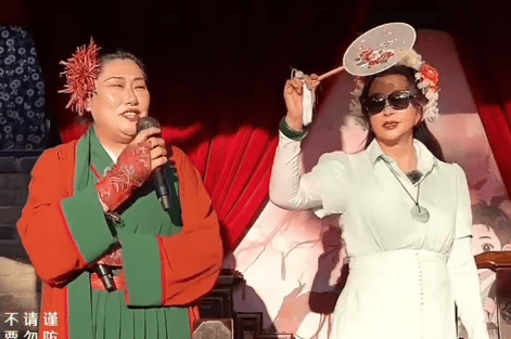 刘晓庆现身开封万岁山武侠城，参与活动引争议