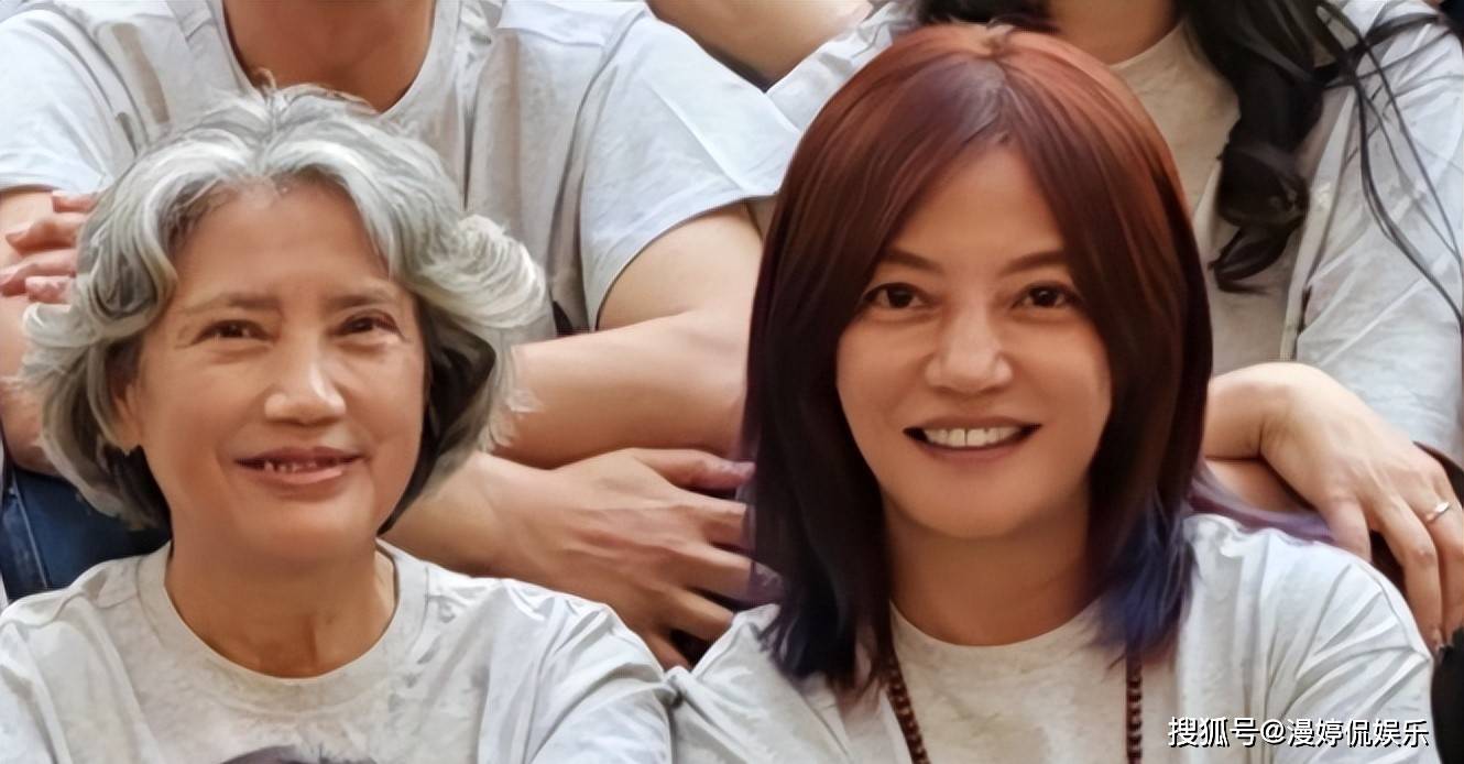 北电96级聚会 赵薇还是红人 黄晓明像小辈 合照坐位藏人情世故