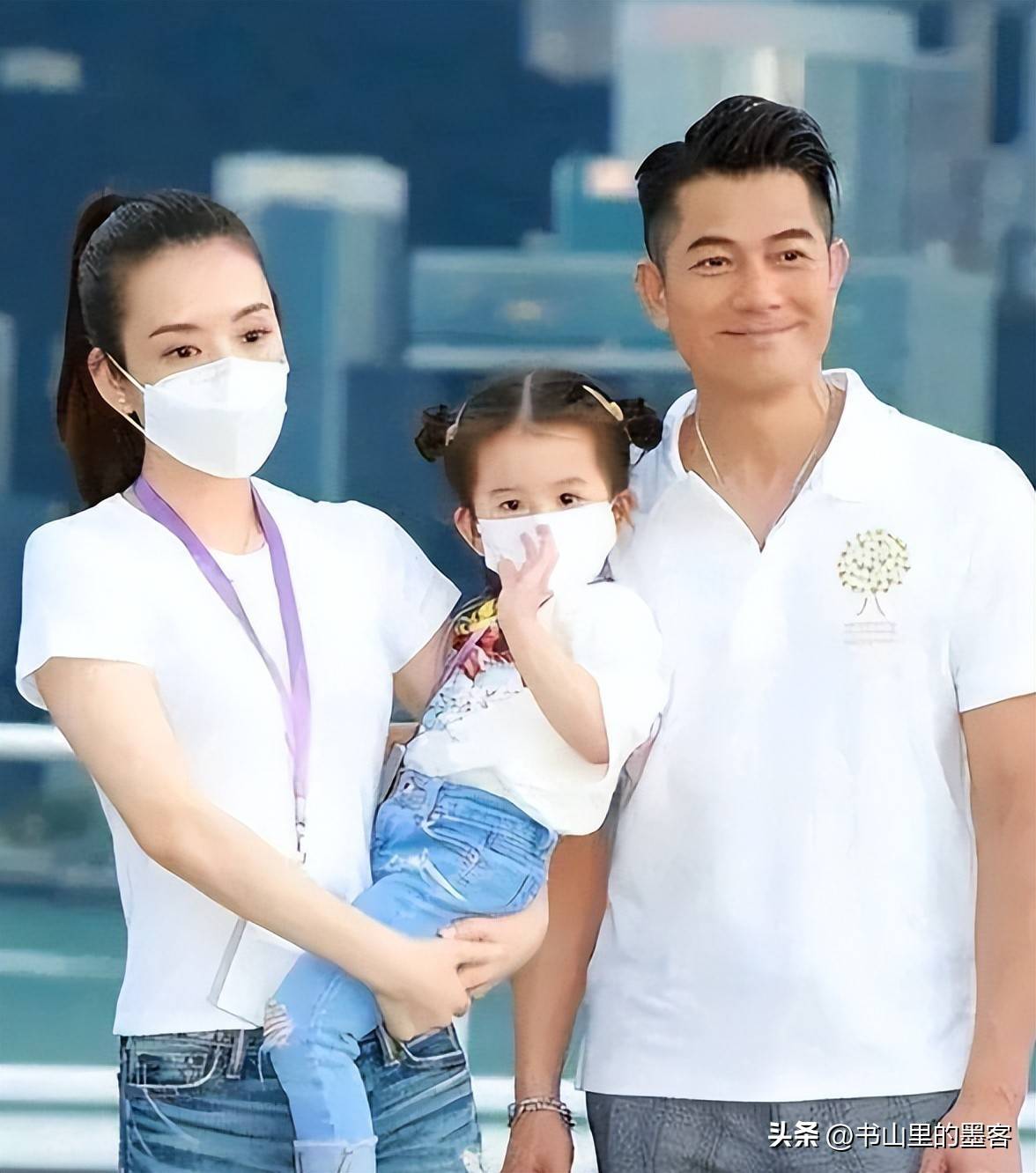 _生完三胎省心顾家，方媛传来好音书，一家东谈主普通幸福惹东谈主惊奇_生完三胎省心顾家，方媛传来好音书，一家东谈主普通幸福惹东谈主惊奇
