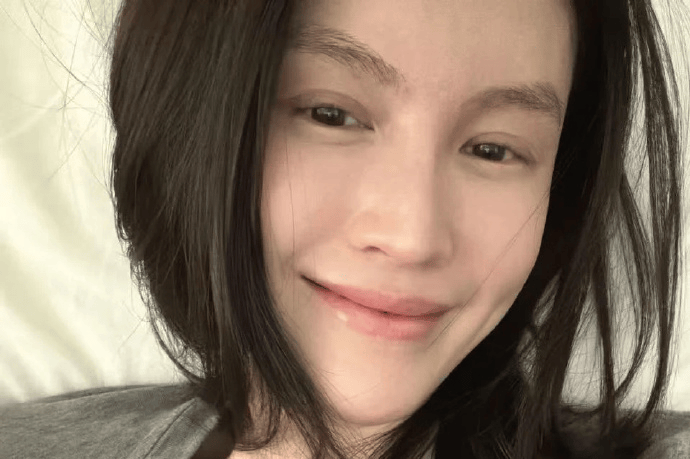 何穗母亲节首曝儿子小名 分享独特育儿理念引共鸣