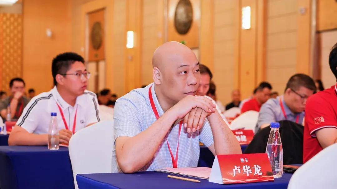 涂荣誉丨荣膺仿石漆功勋品牌，大咖论道，亚卡行业峰会大放异彩 