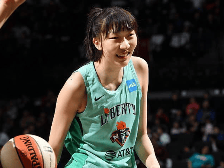 韩旭李月汝合仅6+3！WNBA中国德比凸显女篮尴尬 最强点泡沫被戳破