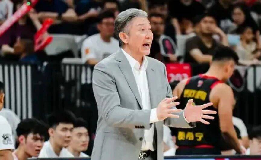 CBA最新动态！徐杰告别国家队，郑永刚从深圳卸任，孙铭徽脚伤加重