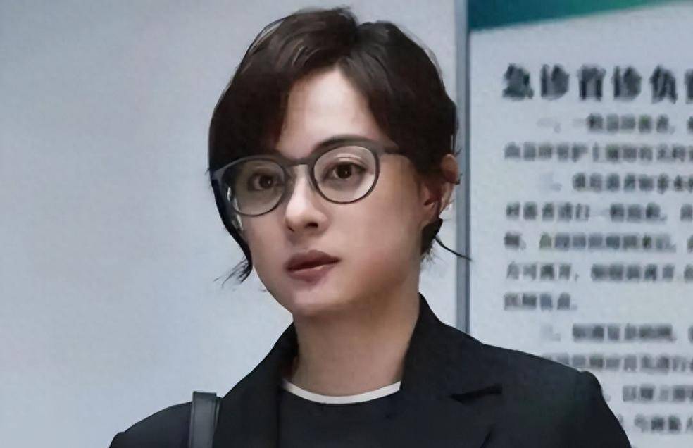 原创            孙俪高调官宣喜讯，43岁被央视点名的她，早已把邓超甩在身后