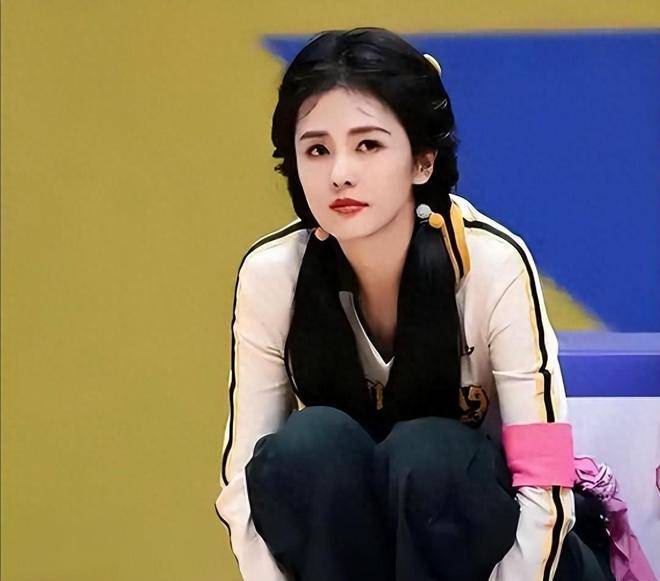 原创            跑男争议发酵！白鹿一个月掉粉超百万，人设崩塌后现状如何